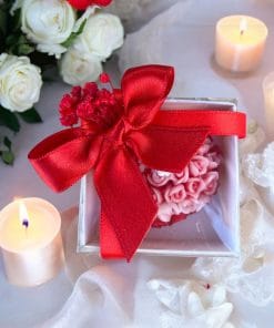 Alternative view of Gül Detaylı Kalpli Beyaz Kutu Mum -1