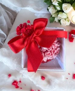 Gül Detaylı Kalpli Beyaz Kutu Mum -1